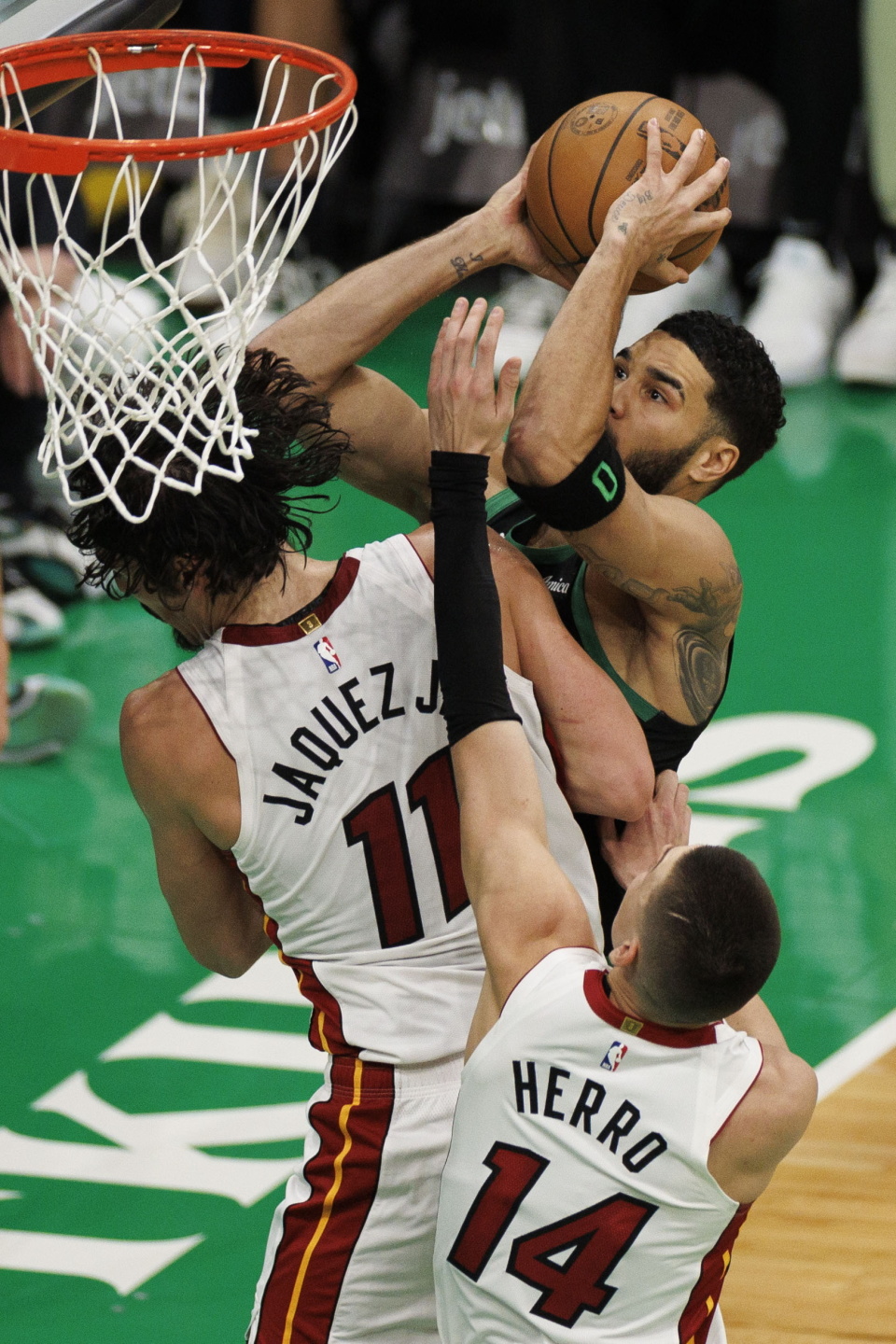 冲刺阶段体能课后，波士顿凯尔特人造点机会备战欧篮联，悬念犹存，赛季目标并未改变