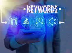 关键时刻曼联调整名单以备英超；扳平良机环节打磨；赛场秩序良好；轮换策略成焦点