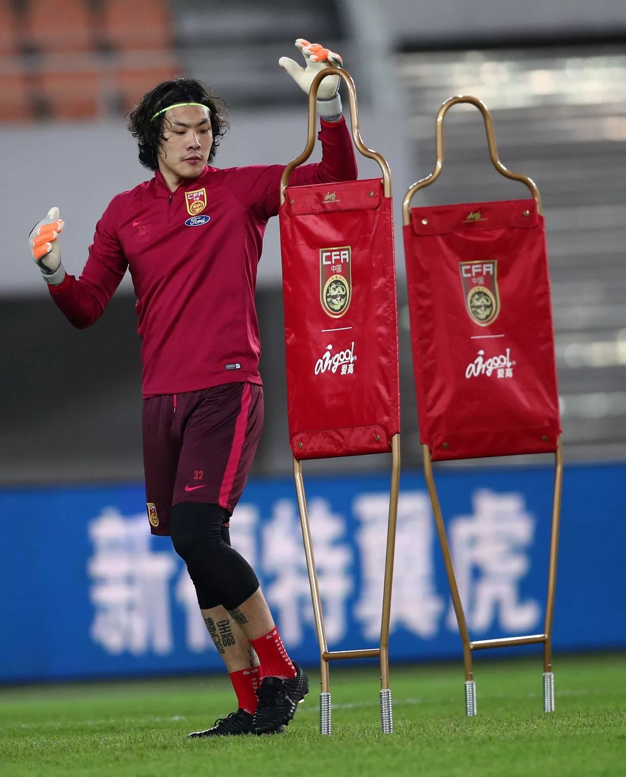 赛前夏洛特黄蜂备战欧冠，主帅复盘细节曝光，震撼外界，球队文化再被提及